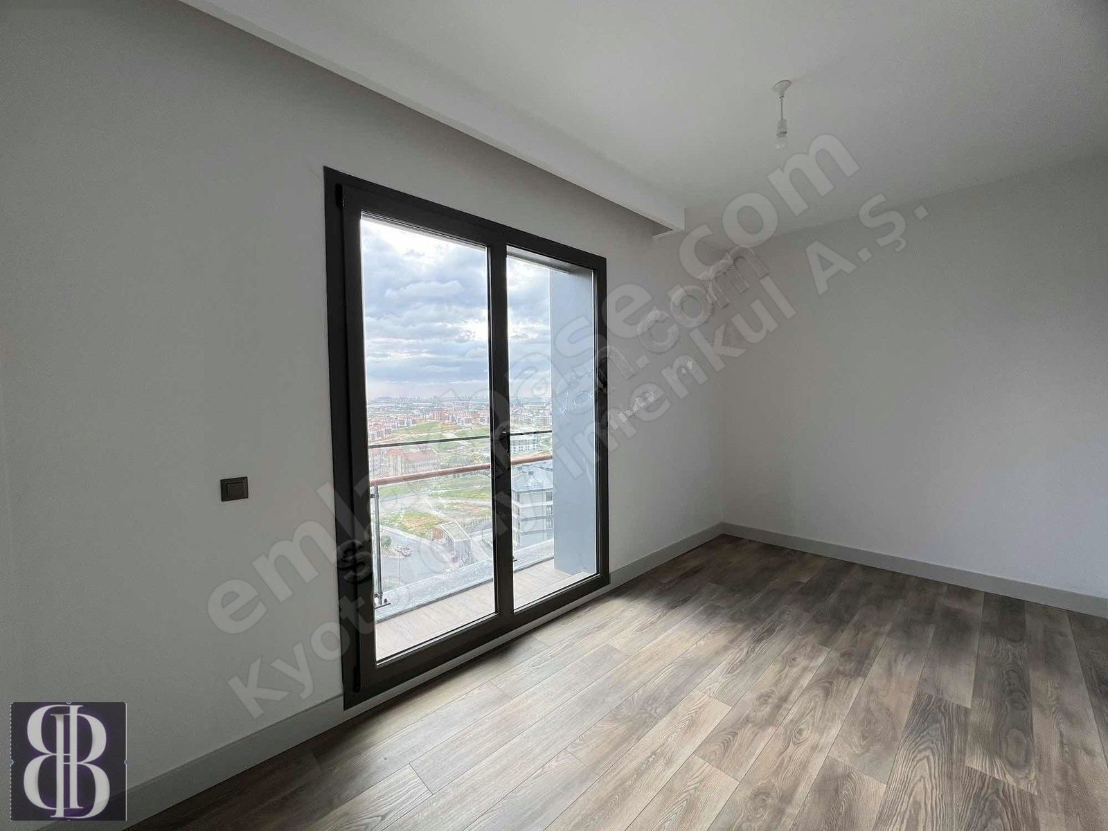 EBRULİ KAYAŞEHİR'DE TERASLI 4+1 SATILIK DAİRE