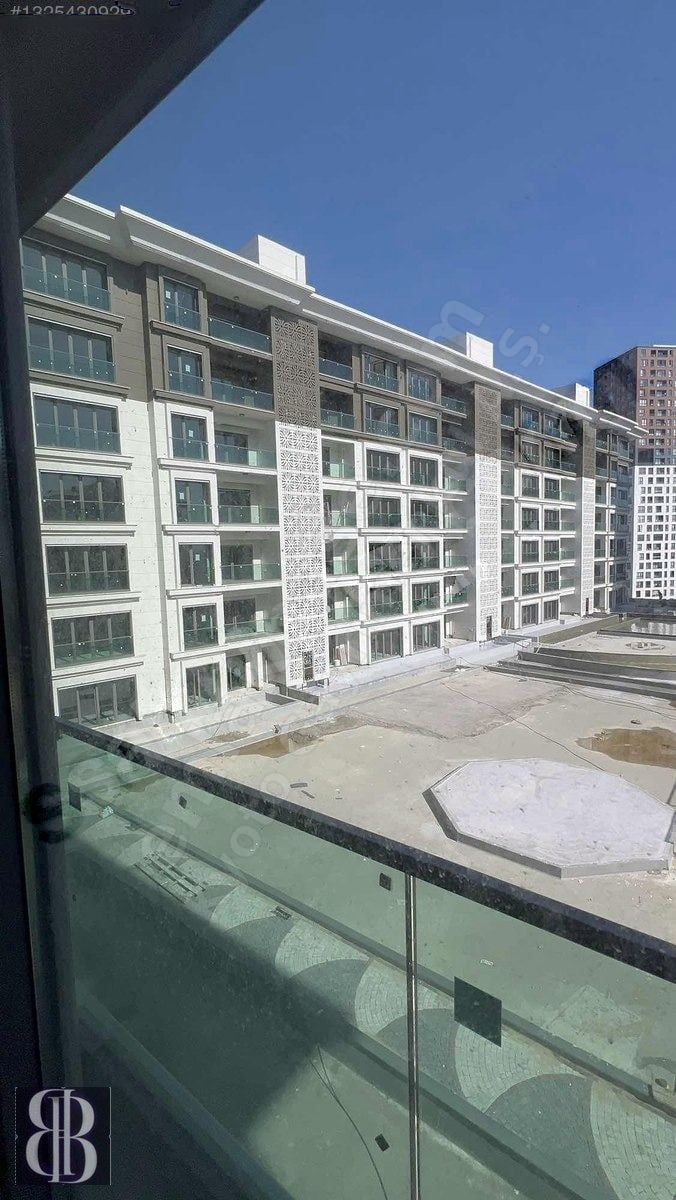 SOM MEYDAN KONAKLARI (BÜYÜK BALKONLU) 4+1 SATILIK DAİRE