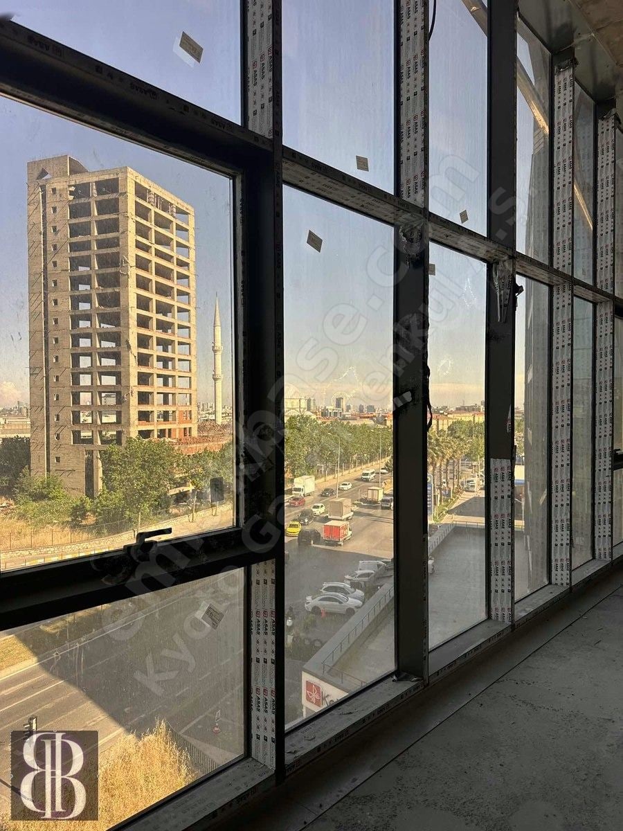 TİCARET 1 HÜRRİYET BULVARI ÜZERİNDE 4 KATLI PLAZA