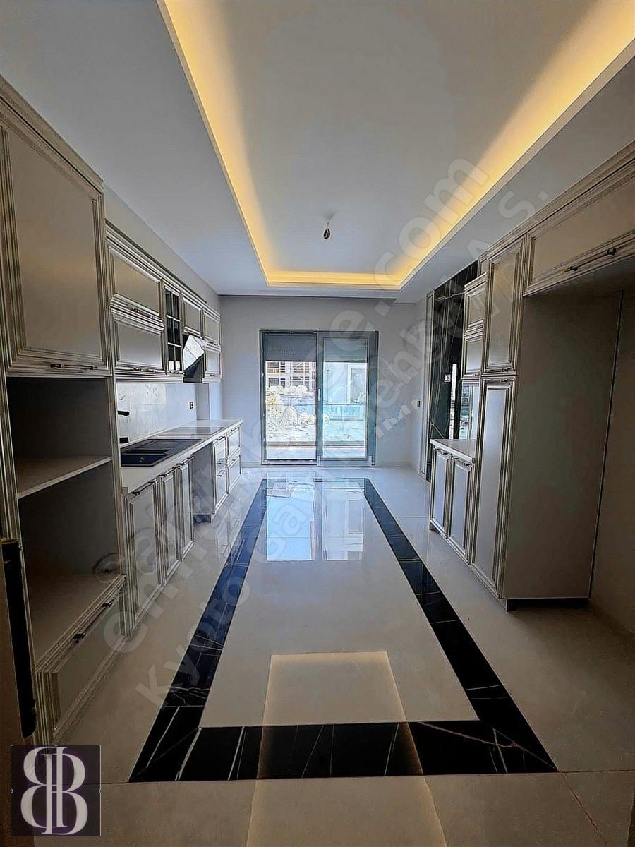 SOM MEYDAN KONAKLARI 3+1 BAHÇE KATI SATILIK DAİRE