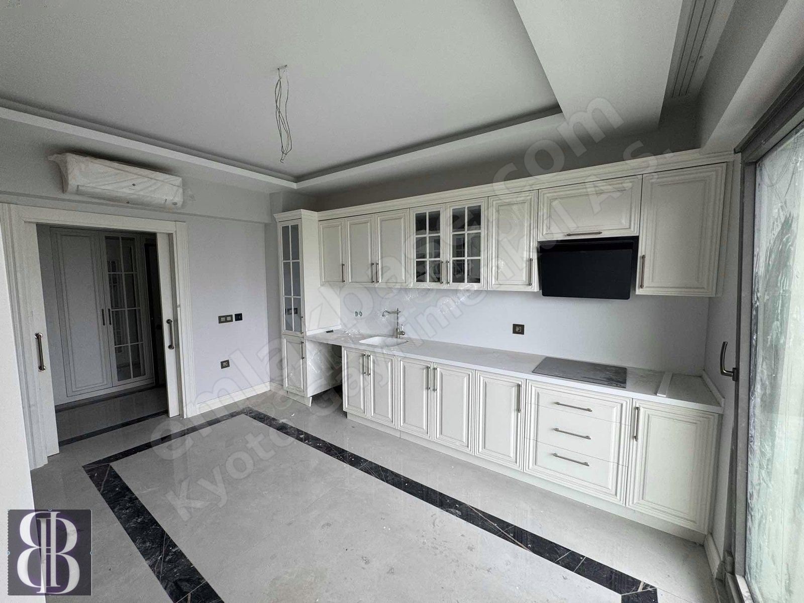 KYOTO'DAN SOM ZERAFET 1'DE 4+1 SATILIK DAİRE